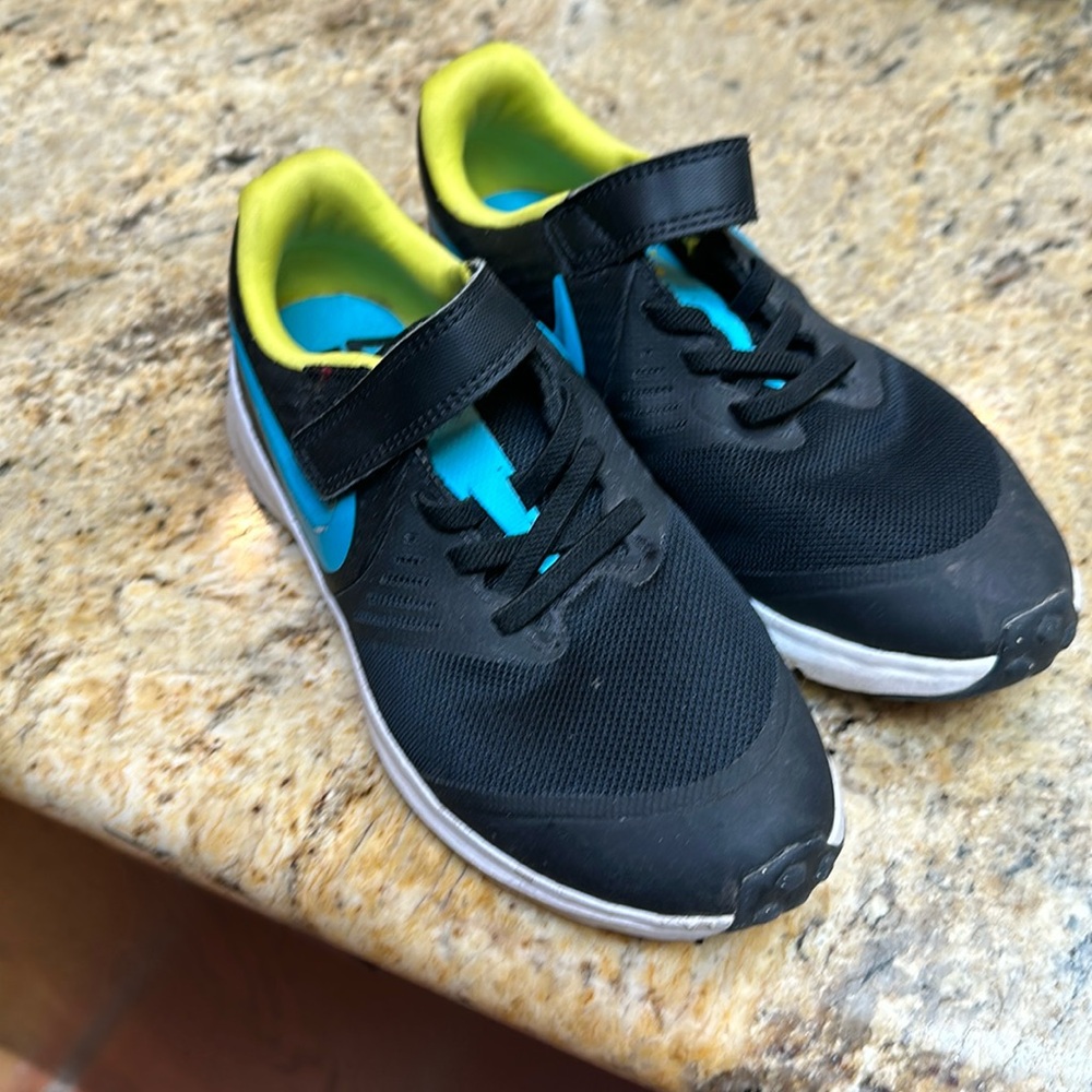 Hardly worn Nike sneakers 1.5